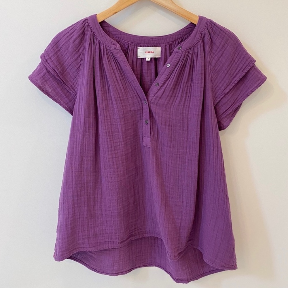 XiRena blouse Size small. excellent condition